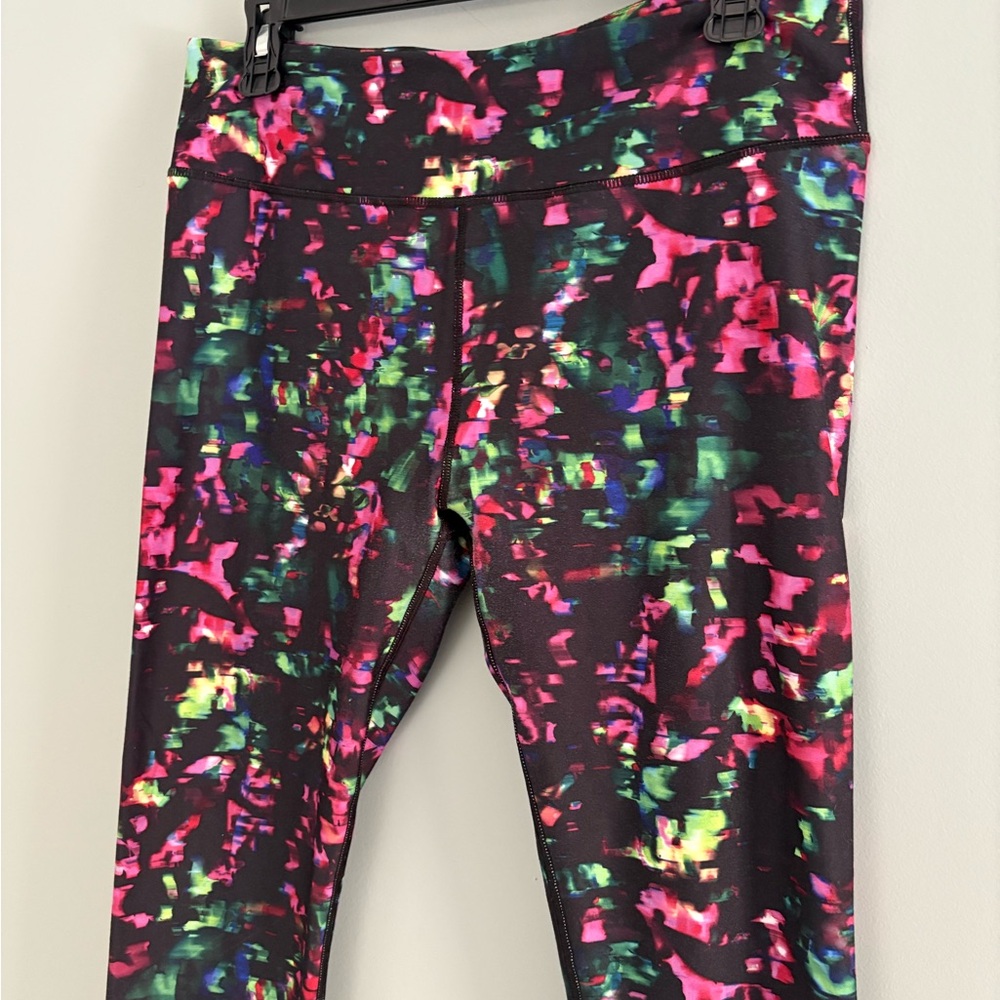 Fabletics Define PowerHold Mid-Rise Capri Size L - Picture 4 of 11